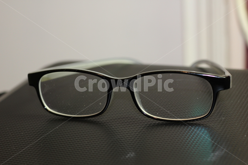 안경,뿔테,검은테,눈,초점,렌즈,안과,교정,돋보기,근시,원시,난시,glasses