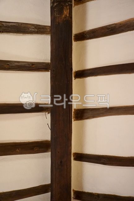 hardwood,ceiling,Hanok house,framing,rafter,woodcarving,pattern,tree,construct,structure,interior,architectural style,korea,Hanok,premises,wood,Eastern,Korean tradition,traditional house