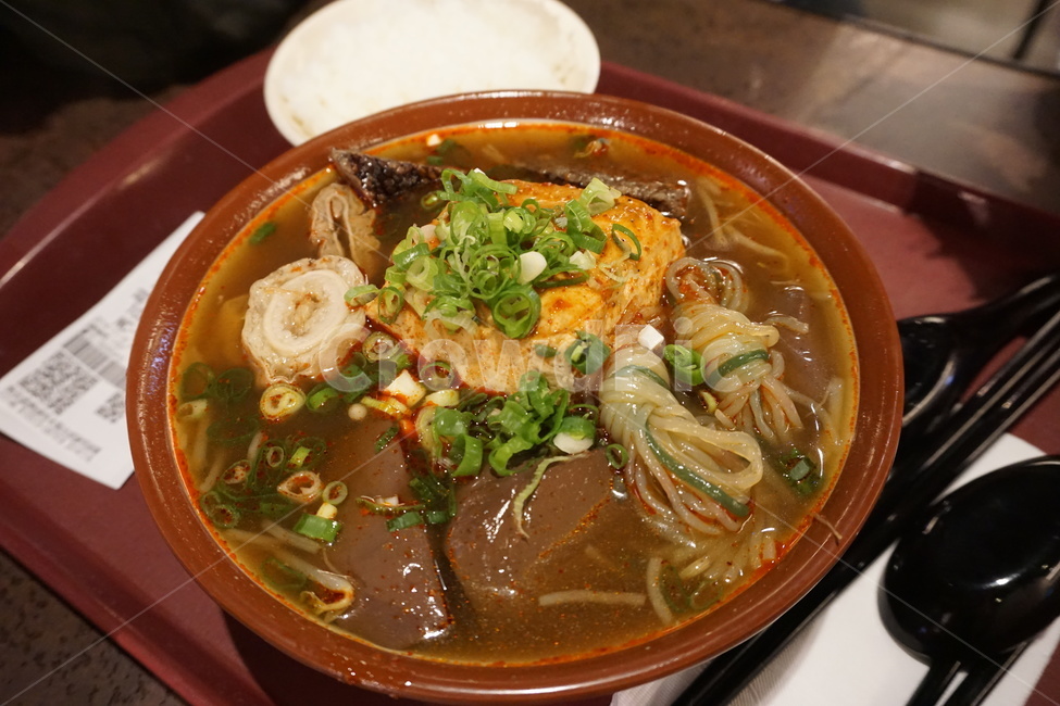 중국음식,음식,dish,대만음식,요리,취두부,food,meal,식사,bowl,사발,중식,중화요리,우육면,이색음식,맛있는음식,탕면,국수,noodle,취두부탕면,취두부국수,두부,국물요리,국물,선지
