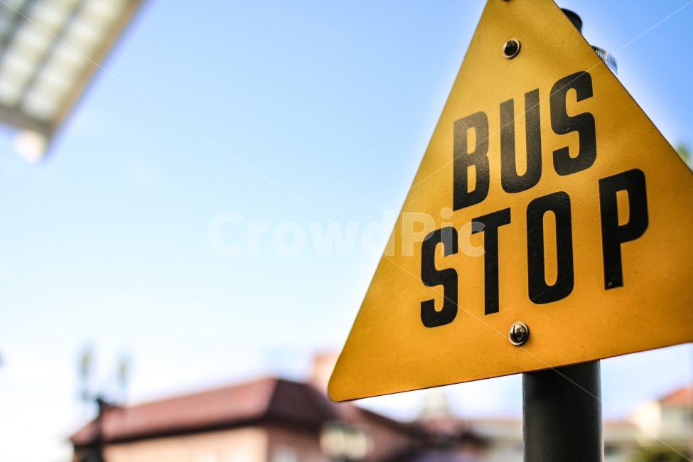 버스정류장,busstop,노랑,경고,정류장,자동차표지판,표지판,교통,교통수단,traffic,transportation,sign,기호,road sign,도로 표지판