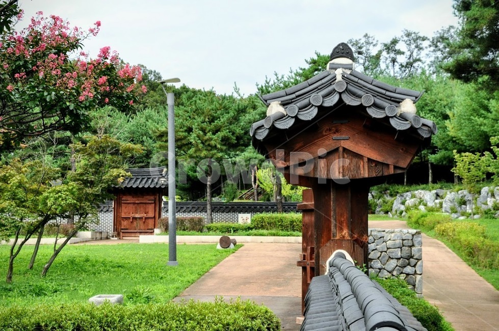 한옥,담,울타리,여름,출입문,기와,궁,한국전통,한국문화,korean traditional,korean culture,건축물,건물외관,exterior,building,structure,architecture,construction