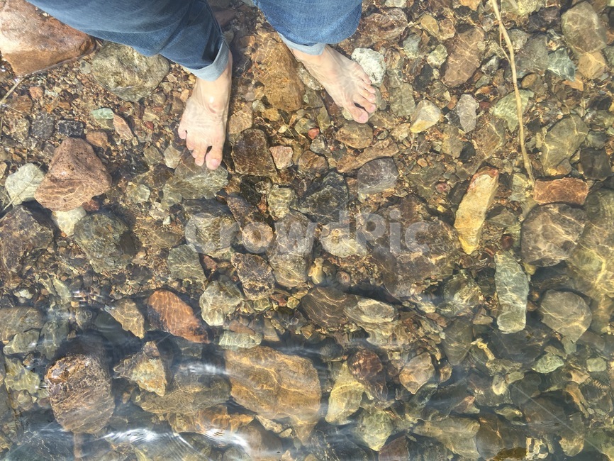 발,계곡,깨끗한물,돌,여름