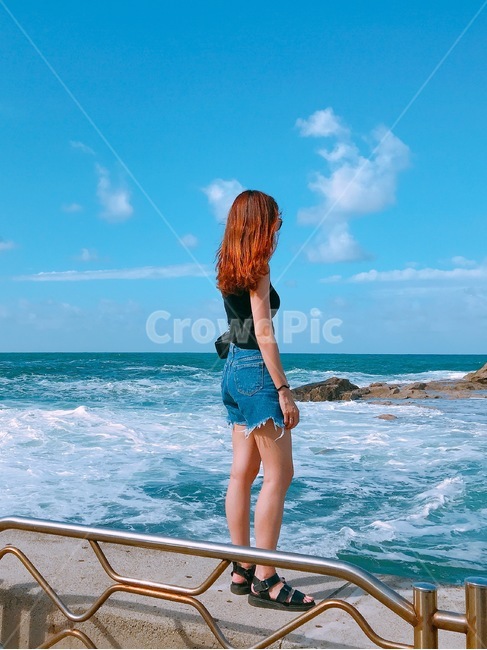 제주도,바닷가,파도,여자,뒷모습,여자뒷모습,바다,구름,jeju,jejuisland,sea,posteriorview,woman,cloud,seashore,seaside,사람,인물,인간,human,person,여성,여자,woman,female,lady,여행,휴가,traveling,vacation,trip