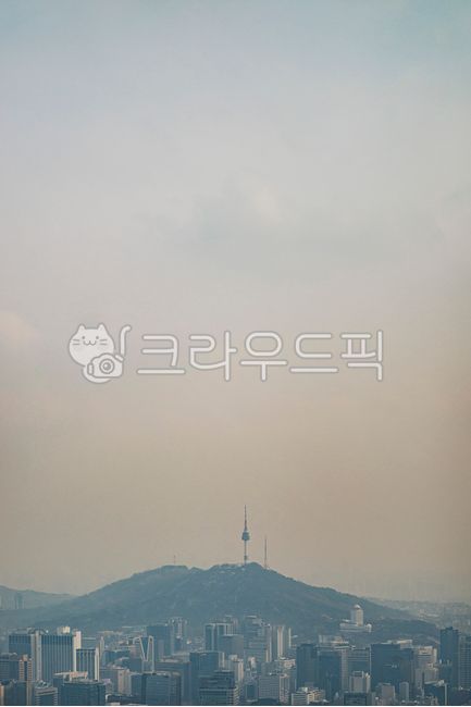 인왕산,인왕산정상,서울전경,서울풍경,서울시풍경,흐린날,미세먼지,서울미세먼지,종로구,서대문구,등산,인왕산등반,등반,산악,산악회,햇살,설산,눈덮인산,종로,mountain,tracking,hiking,climbing,hike,climb,남산타워,n서울타워,엔서울타워,서울타워,중구