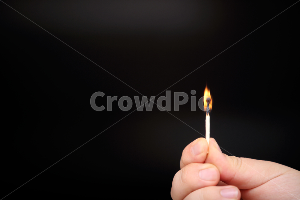 불,성냥,손,fire,화재,hand,사람,인물,인간,human,person,신체일부,몸,body