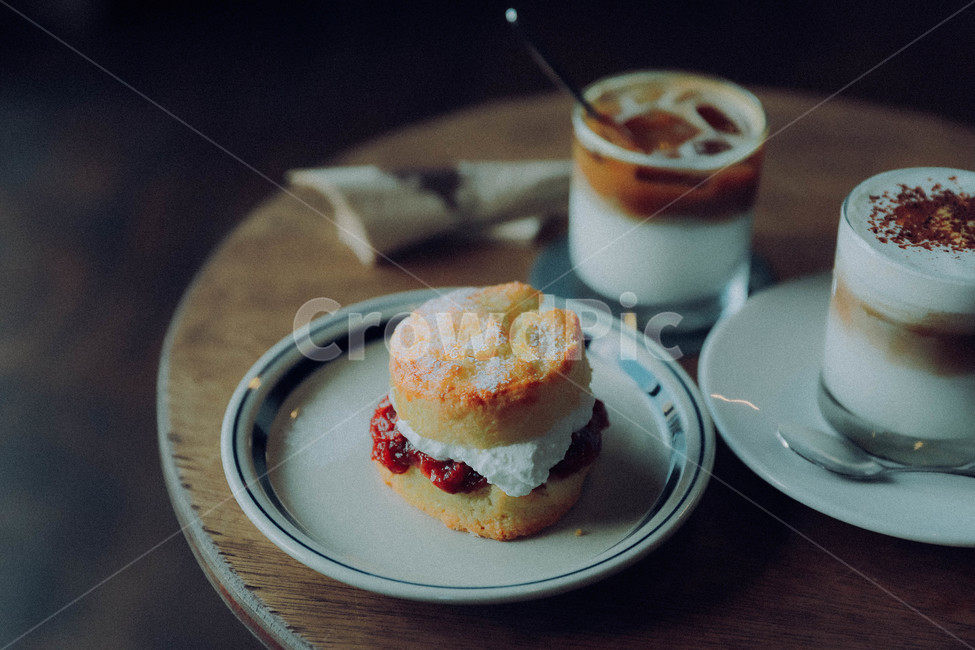 스콘,생크림,잼,아인슈페너,커피,coffee,cafe,카페,음식,식재료,요리,food,cook,meal,dishes,food reserves,디저트,간식,후식,dessert,snack,감성,sensible,feeling