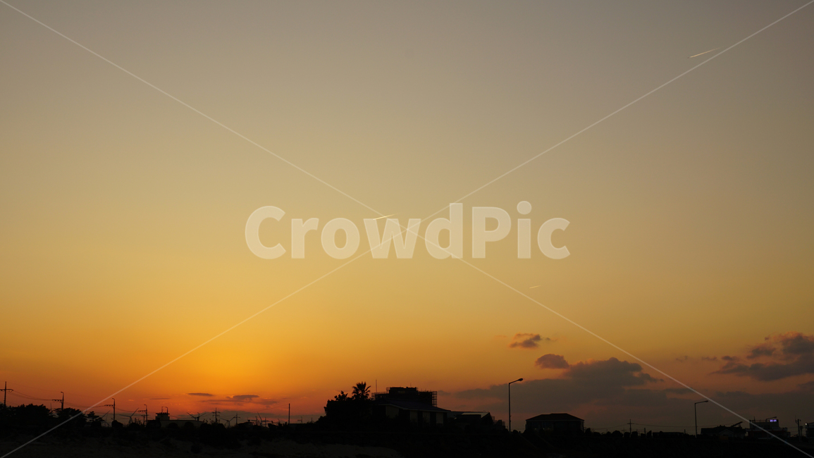 저녁노을,노을,비행기구름,비행운,contrail,sunset,자연,풍경,nature,landscape,outdoors,옥외,일몰,red sky,붉은 하늘,sky,하늘,dusk,황혼,dawn,새벽,sunlight,햇빛