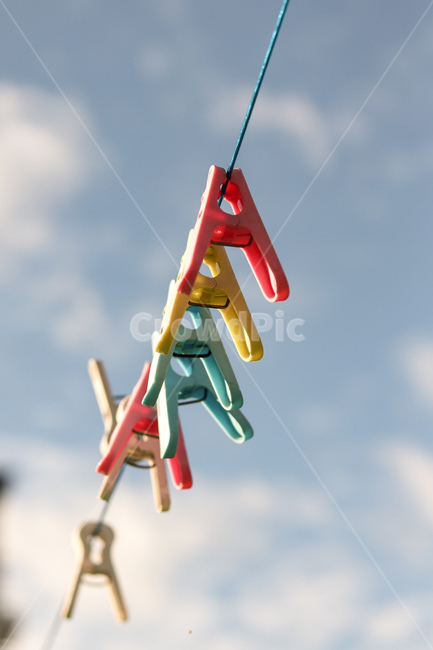 seoul,Red,sky,blue,clothespin,Seoul Sky,clear sky,yellow,colorful,Emotional photo