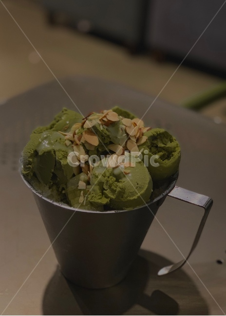 빙수,감성사진,감성샷,감성,녹색,초록색,녹차빙수,달달한것,맛있는,음식,디저트,아이스크림,icecream,식품,food,dessert,아몬드,견과류