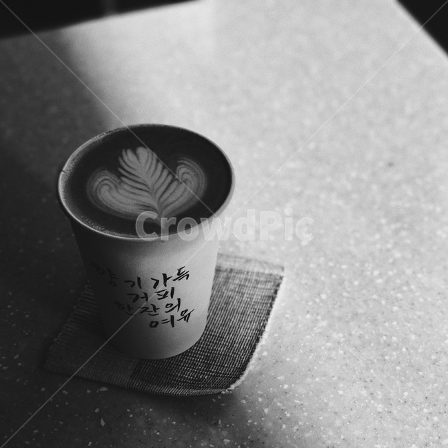라떼아트,커피,카페라떼,coffee,latteart,커피,카페,coffee,cafe,흑백,모노톤,monochrome,black and white