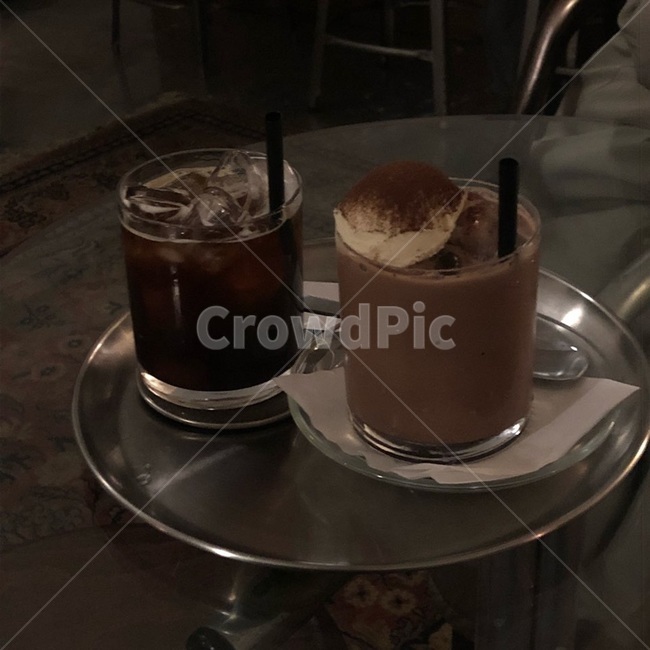 커피,아메리카노,아이스아메리카노,카페,음료,얼음,유리컵