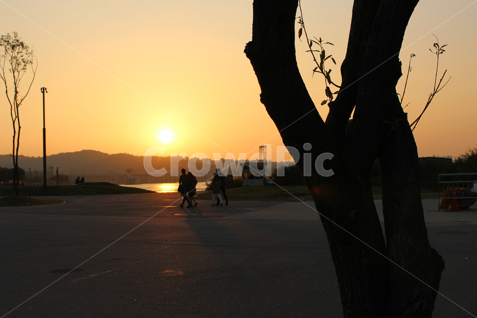 석양,일몰,해,하늘,저녁,한강,서울,어둠,노을,여의도,붉은,편안함,야경,sun,sunset,sky,dark,evening,river,water,nigthscape,seoul,korea,city,사람들,people,도시,풍경
