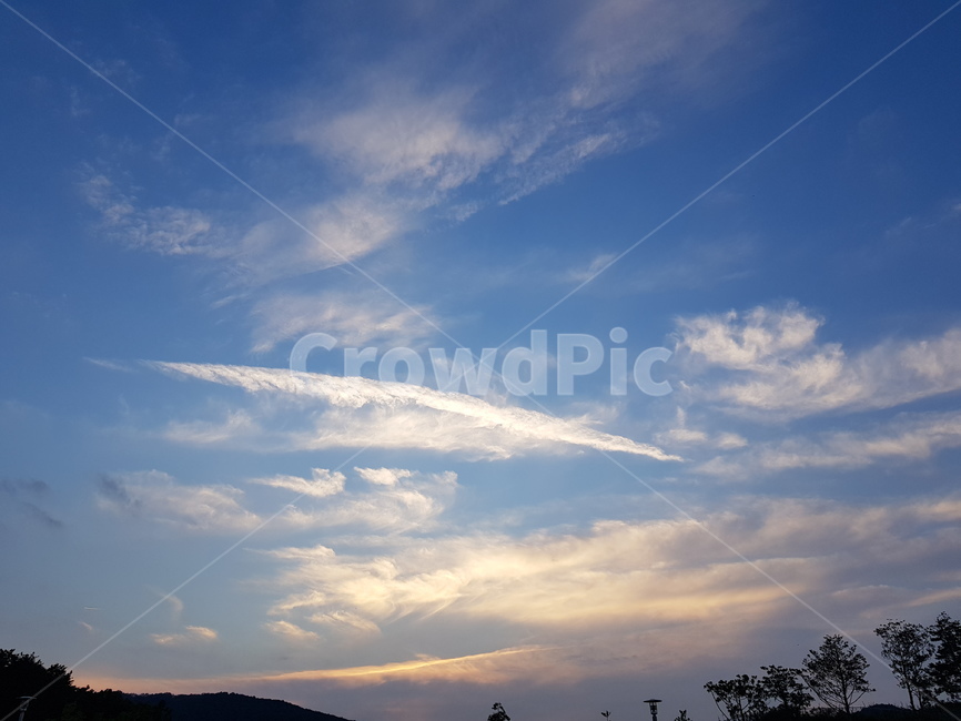 구름,하늘,파란하늘,석양하늘,특이한구름,수평구름,일자구름,노을,해질녘풍경