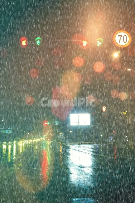 비,도로,거리,밤거리,보케,비,비오는날,rain,rainy,교통,교통수단,traffic,transportation