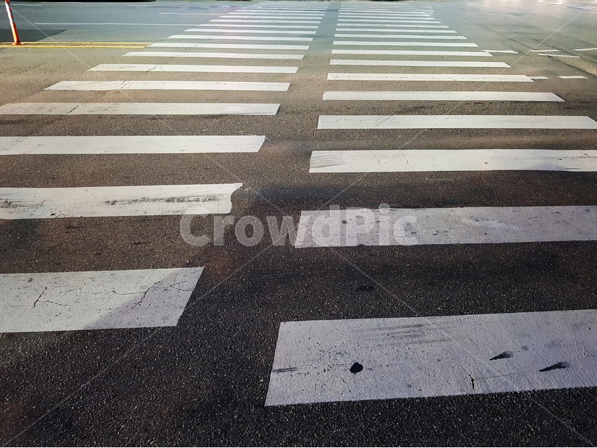 거리,도시,야경,횡단보도,도로,아스팔트,신호등,교통,교통수단,traffic,transportation