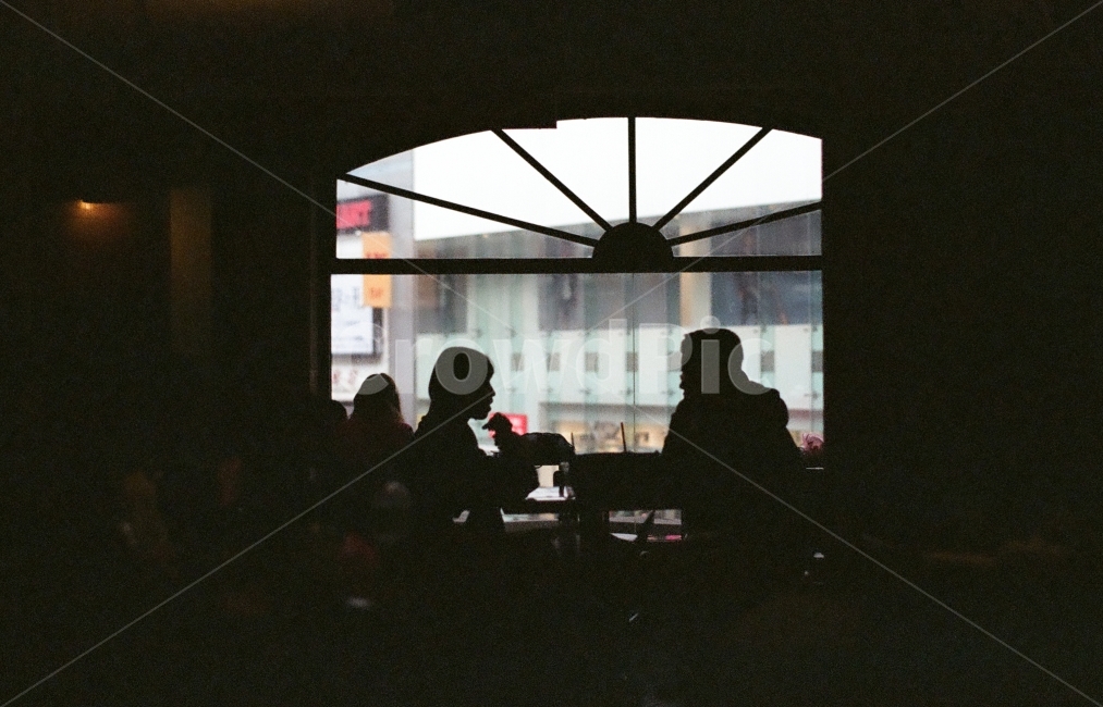 카페,그림자,창가,창가자리,대화,소통,남여,사람,인물,인간,human,person,인물실루엣,사람실루엣,character silhouette,human silhouette,감성,sensible,feeling