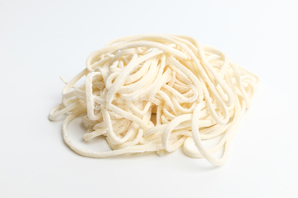 칼국수,면,밀가루,국수,생면,음식,식사,날것,요리,식재료,재료,식품,음식재료,얇은,두꺼운,밀,부드러운,맛있는,하얀색,반죽,탄수화물,생칼국수,음식,식재료,요리,food,cook,meal,dishes,food reserves