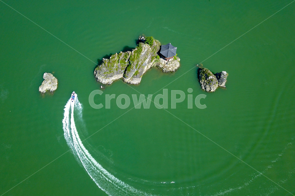 도담삼봉,단양군,섬,보트,호수,삼봉,자연,풍경,nature,landscape,한국자연풍경,한국자연경관,korea nature landscape,water,물,sea,바다,ocean,대양,outdoors,옥외,land,땅,shoreline,해안선,coast,연안,insect,곤충,invertebrate,무척추 동물,animal,동물