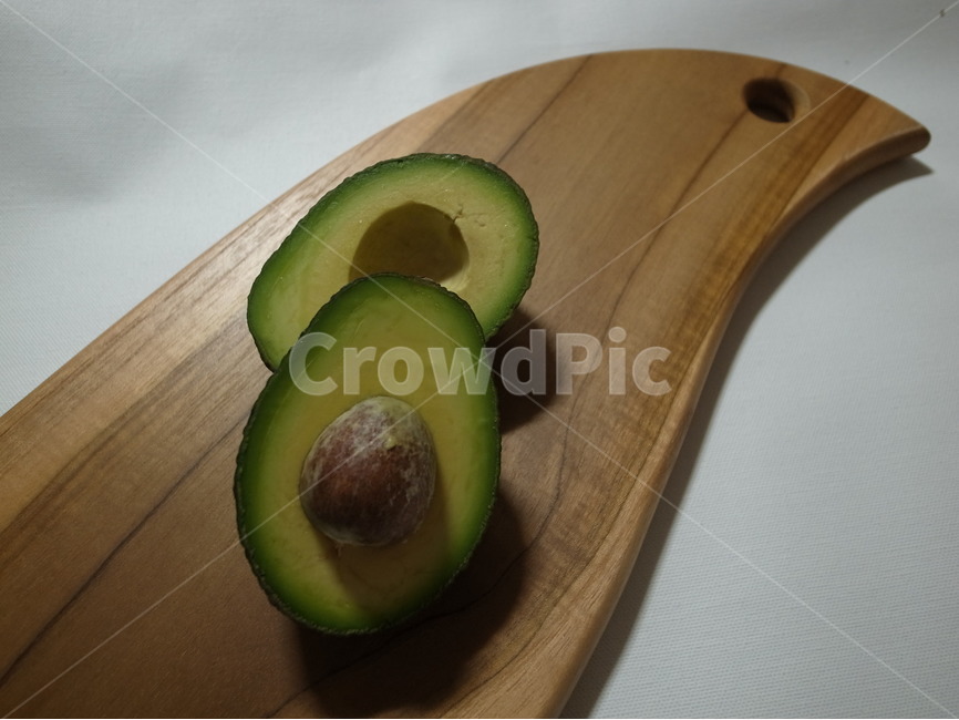 아보카도,누끼,avocado,나무도마,연두색,부드러움,음식누끼,도마,food,단면,아보카도단면,음식,식재료,요리,food,cook,meal,dishes,food reserves,과일,열매,fruit