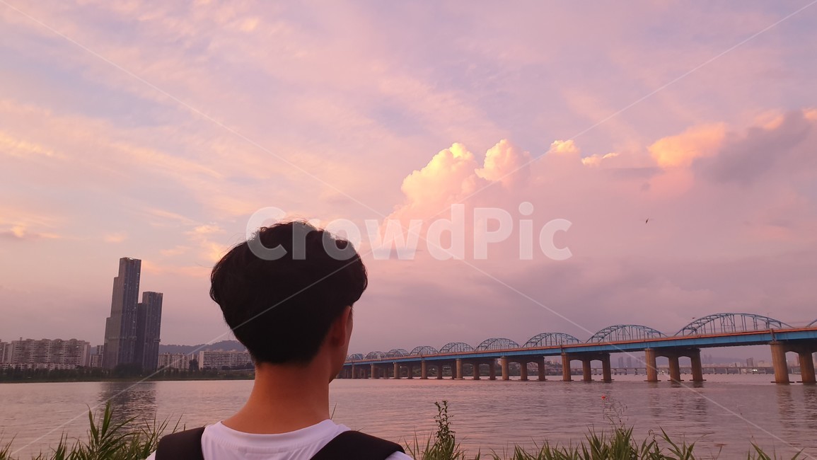 한강,노을,사람,교각,붉은하늘
