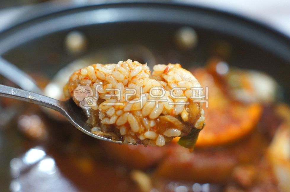 갈치조림,jejulocalfood,숟가락,생선요리,제주갈치조림,seafood,spicystew,fish,fishdishes,fishcuisin,한국음식,localfood,향토음식,제주향토음식,braisedcutlassfish,stewedjejubeltfish,galchijorim,foodpresentation,太刀魚の煮付け,カルチジョリム,음식