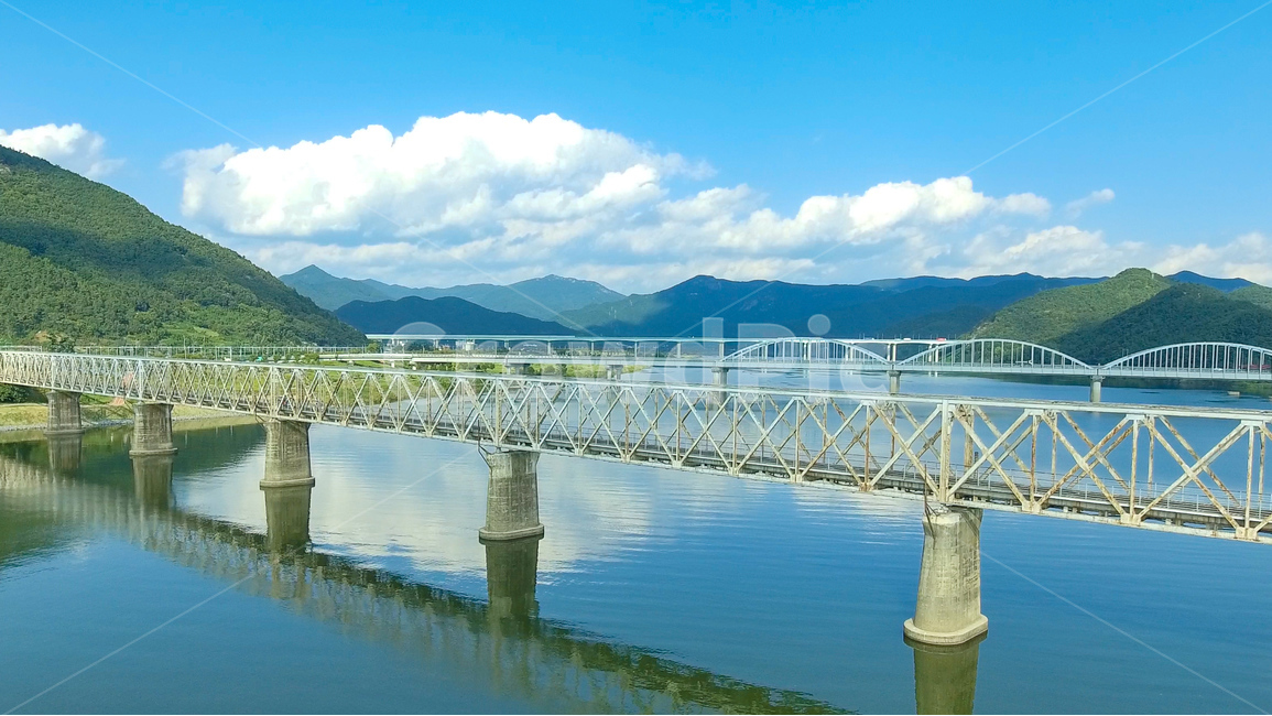 레일바이크,강,푸른하늘,구름,휴식,철길,다리,오래된다리,자연,풍경,nature,landscape,한국자연풍경,한국자연경관,korea nature landscape,건축물,건물외관,exterior,building,structure,architecture,construction,water,물,waterfront,워터 프론트
