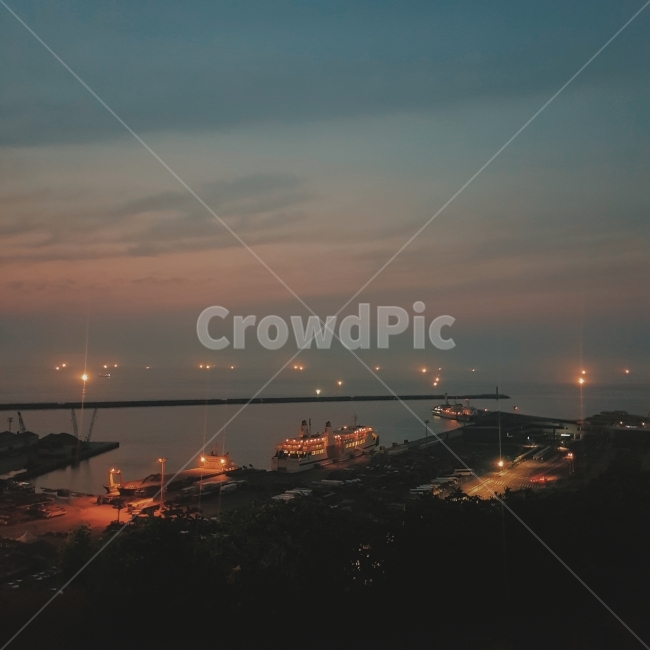바다,크루즈,밤바다,따뜻함,제주,야경,밤,풍경,nightscape,night,landscape,여행,휴가,traveling,vacation,trip,감성,sensible,feeling,색깔,색상,색채,색감,color sense,color sensitivity,feeling of color,교통,교통수단,traffic,transportation,nature,자연,outdoors,옥외,sky,하늘,dusk,황혼,sunset,일몰,red sky,붉은 하늘,dawn,새벽