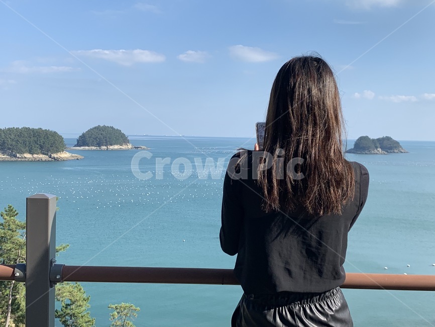 여자,바다,해안선,여자뒷모습,sea,ocean,자연,사람,인물,인간,human,person,여성,여자,woman,female,lady