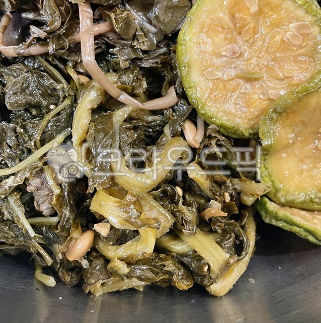 Herbs,Jeongwol Daeboreum namul,Siraegi,Stirfried radish greens,Stirfried sea radish,food,meal,radish greens,full moon food,full moon namul,First full moon food,stirfry,Daeboreum food,Stirfried vegetables,Daeboreumnamul