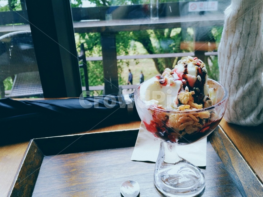 빙수,파르페,까페,힐링,창가,여름,계절,summer,season,음식,식재료,요리,food,cook,meal,dishes,food reserves,디저트,간식,후식,dessert,snack,creme,크림,ice cream,아이스크림,cream