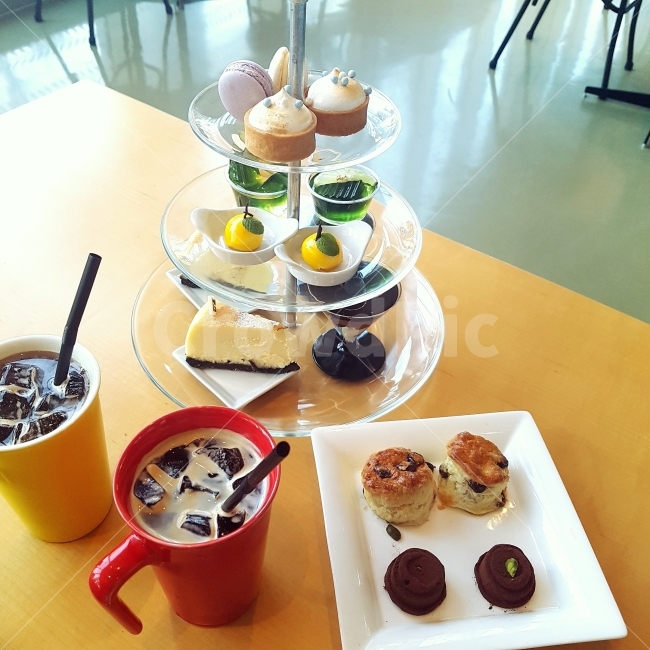 디저트,애프터눈티,카페,커피,케이크,스콘,초콜릿,호첼,마카롱,아메리카노,티라미수,coffee,afternoontea,tea,cake,음식,식재료,요리,food,cook,meal,dishes,food reserves,빵,bread,아침식사,조식,브런치,breakfast,brunch,디저트,간식,후식,dessert,snack,커피,카페,coffee,cafe