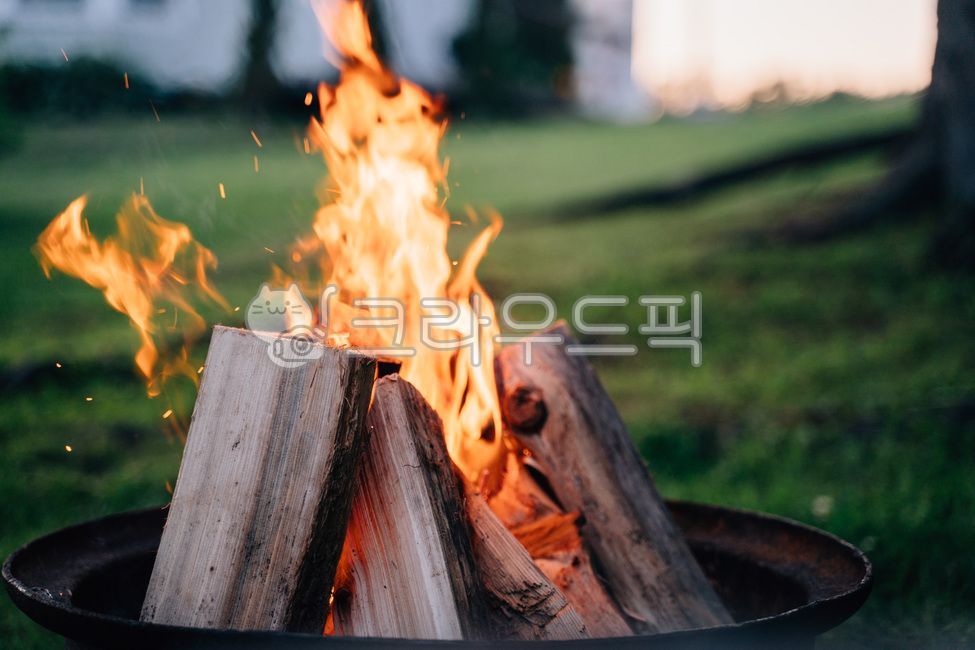 relaxed,fire,flame,bonfire,Camping