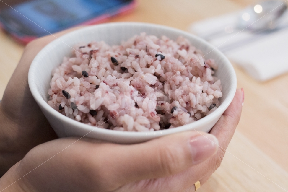 쌀밥,흑미,밥,손,공기밥,음식,식재료,요리,food,cook,meal,dishes,food reserves,곡류,곡식,cereals