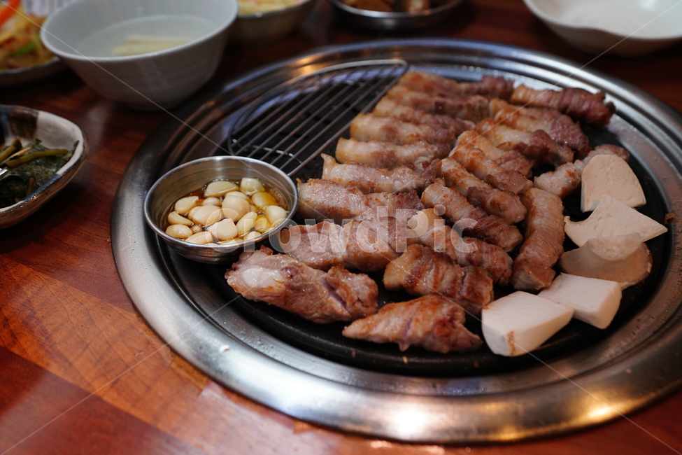 고기,돼지,육류,육식,안주,음식,불판,삼겹살,구이,한식,먹방,먹거리,푸드,식사,음식,식재료,요리,food,cook,meal,dishes,food reserves,육류,고기,meat