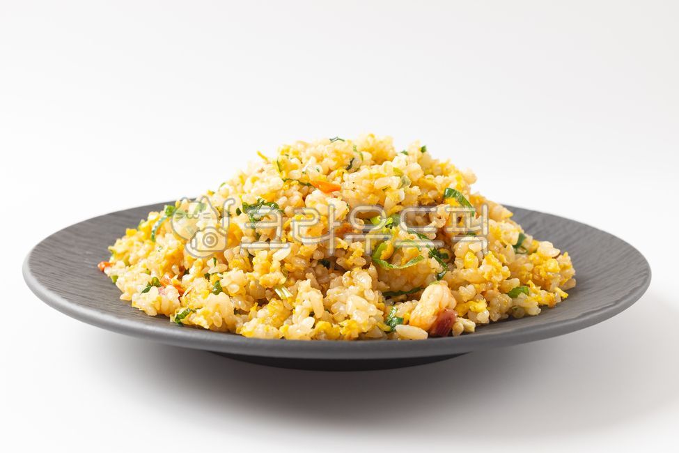 양저우볶음밥,중식볶음밥,새우볶음밥,계란볶음밥,아시안요리,볶음밥,전통중국음식,밥요리,중식포장음식,든든한음식,가정식스타일,깔끔한플레이팅