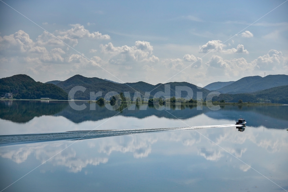 강,호수,배,가을,가을하늘,반영,풍경사진,산,자연,풍경,nature,landscape,교통,교통수단,traffic,transportation,water,물,outdoors,옥외