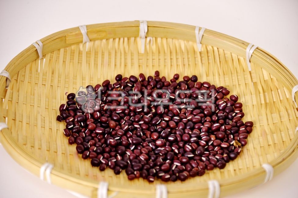 팥,농산물,식물,식품,음식재료,먹거리,건강식품,농작물,야채,콩,food,bean,plant,소쿠리,빨강색