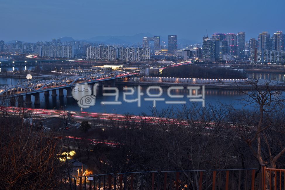 night view,Yongyangbongjeojeong Park,Han River Bridge,Nodeul Island,Noryangjin,Ichondong,Han River night view,Olympic Boulevard,Han River