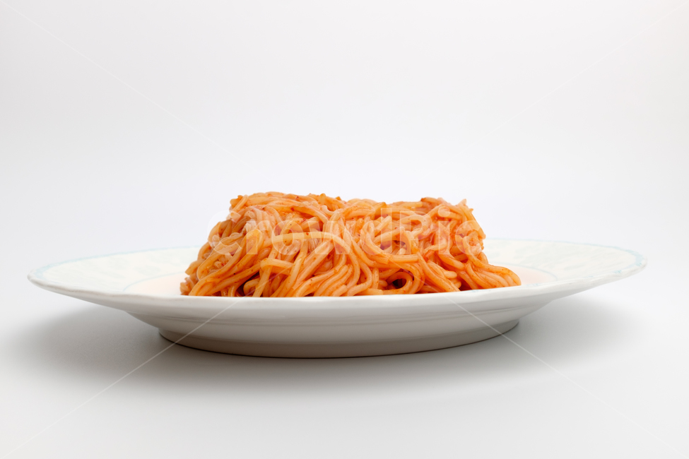 소면,누들,국수,양념,매콤한,부드러운,음식,식사,요리,맛있는,달콤한,밀가루,식품,밀가루음식,면,긴,고소한,한국문화,한국음식,아시아음식,아시아문화,밀국수,삶은,고추가루,김치,끓인,접시,빨간색