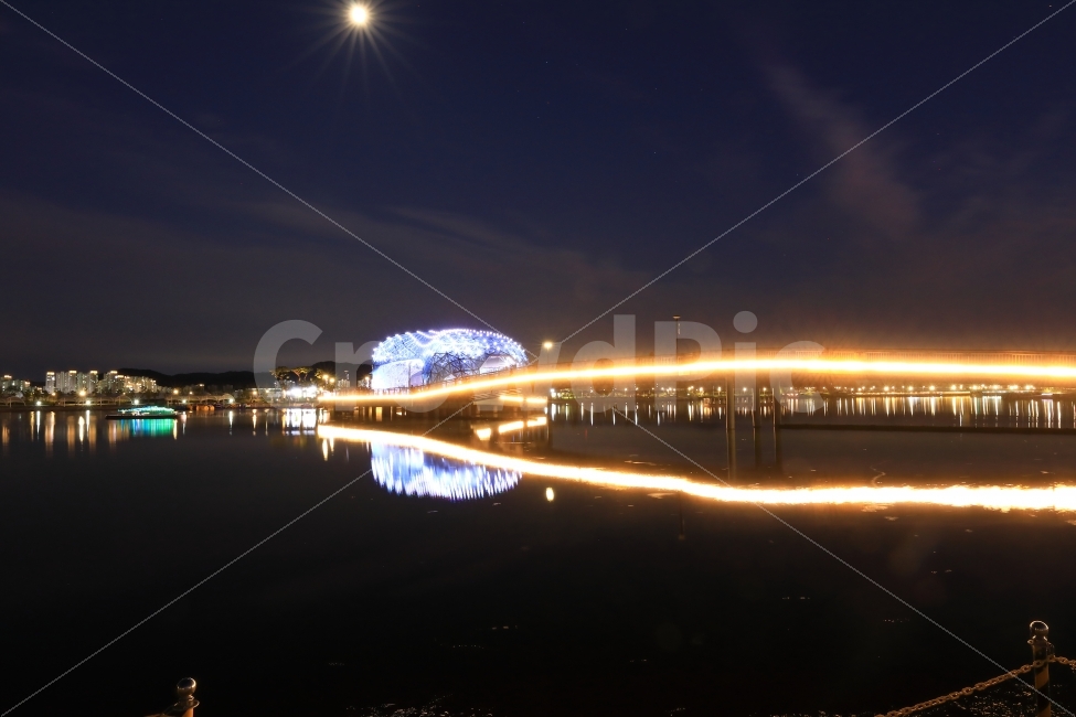 야경,호수,반영,빛,다리,몽환적,도시,풍경,city,landscape,야경,밤,nightscape,night,lighting,조명