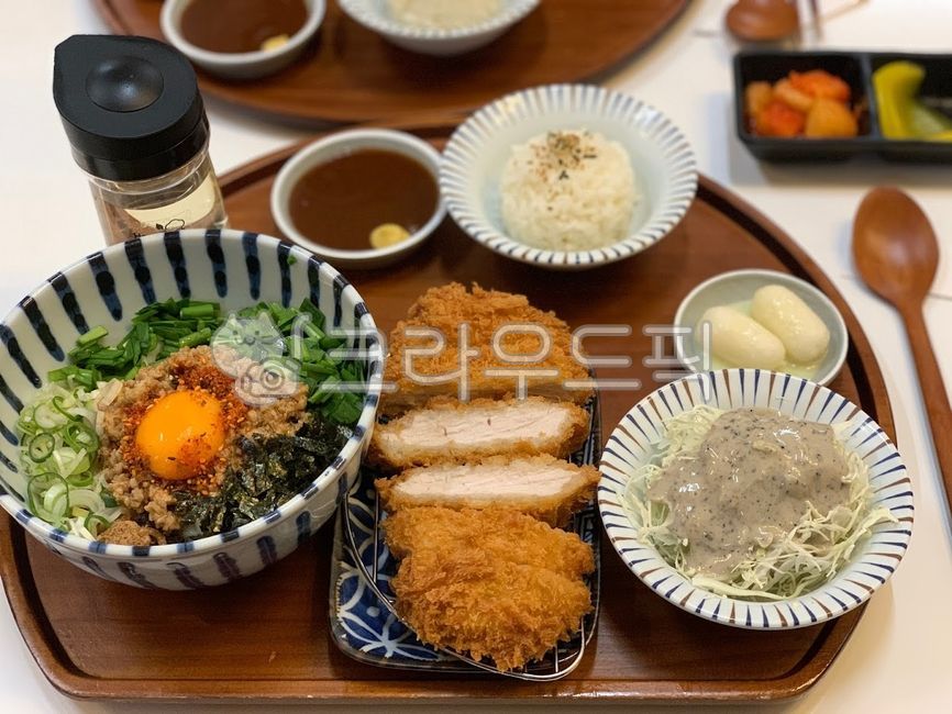 마제소바,비빔라멘,돈가스,돈까스,샐러드,정식,spoon,숟가락