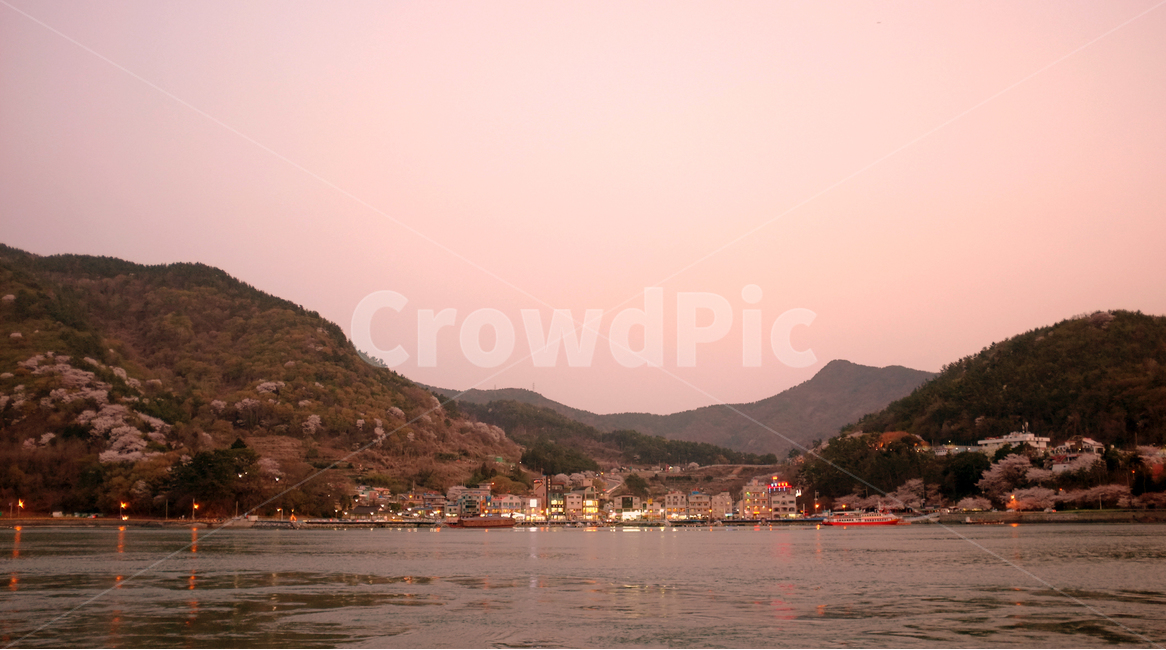남해,바닷가마을,바다풍경,섬,노을,노을풍경,바다마을,sea,village,sunset,villagebytheseashore,자연,풍경,nature,landscape,한국자연풍경,한국자연경관,korea nature landscape,시골,마을,country,rural,town,색깔,색상,색채,색감,color sense,color sensitivity,feeling of color,promontory,곶,outdoors,옥외,water,물