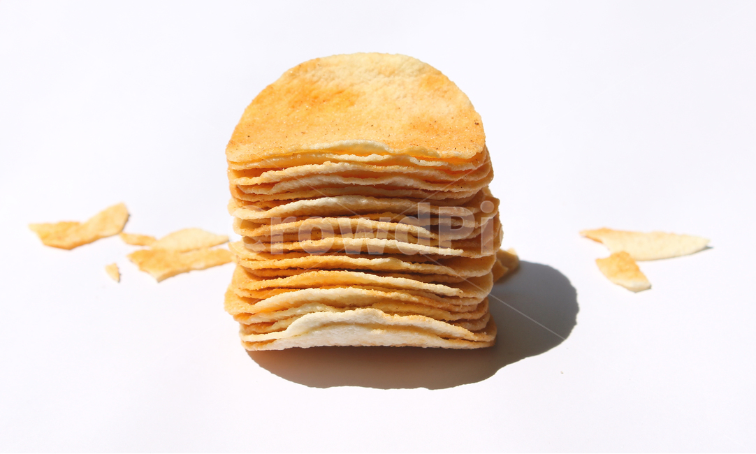 비스킷,비스켓,브라운,노란색,노랑,옐로우,클로즈업,음식,요리,과자,쿠키,스낵,감자칩,얇은,탑쌓기,쌓기,부서진,부스러기,과자부스러기,조각,조각난,과자가루,가루,포테이토칩,포테이토,흰배경,음식,식재료,요리,food,cook,meal,dishes,food reserves,디저트,간식,후식,dessert,snack,누끼,remove background