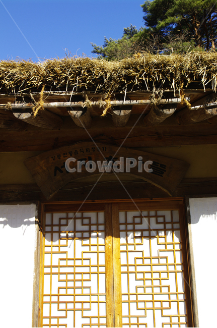 초가집,문,문양,전통가옥,지붕,한국전통,한국문화,korean traditional,korean culture,건축물,건물외관,exterior,building,structure,architecture,construction