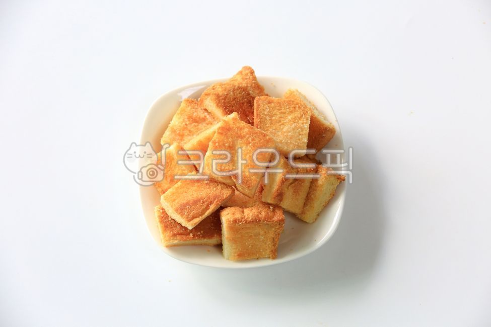 bread,loaf,bread slice,plate,white background,flour,snack,convenience food,brown,baked bread,baking,groceries,soft,delicious,meal,cooking,food,pastry,sweet,bakery,pastry and confectionery,healthy,baked,savory,food