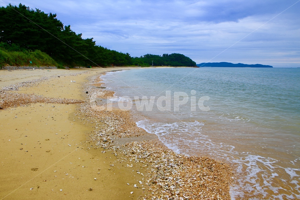 바닷가,해안,파도,하늘,구름,산,바다,자연,풍경,nature,landscape,해변,바다,beach,sea,shoreline,해안선,water,물,ocean,대양,outdoors,옥외,land,땅