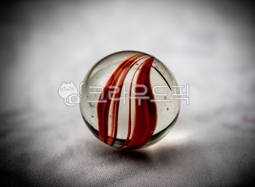 구슬,유리,반짝이는,동그란,구,유리구슬,크리스탈,원형,구체,반사,빛반사,투명한