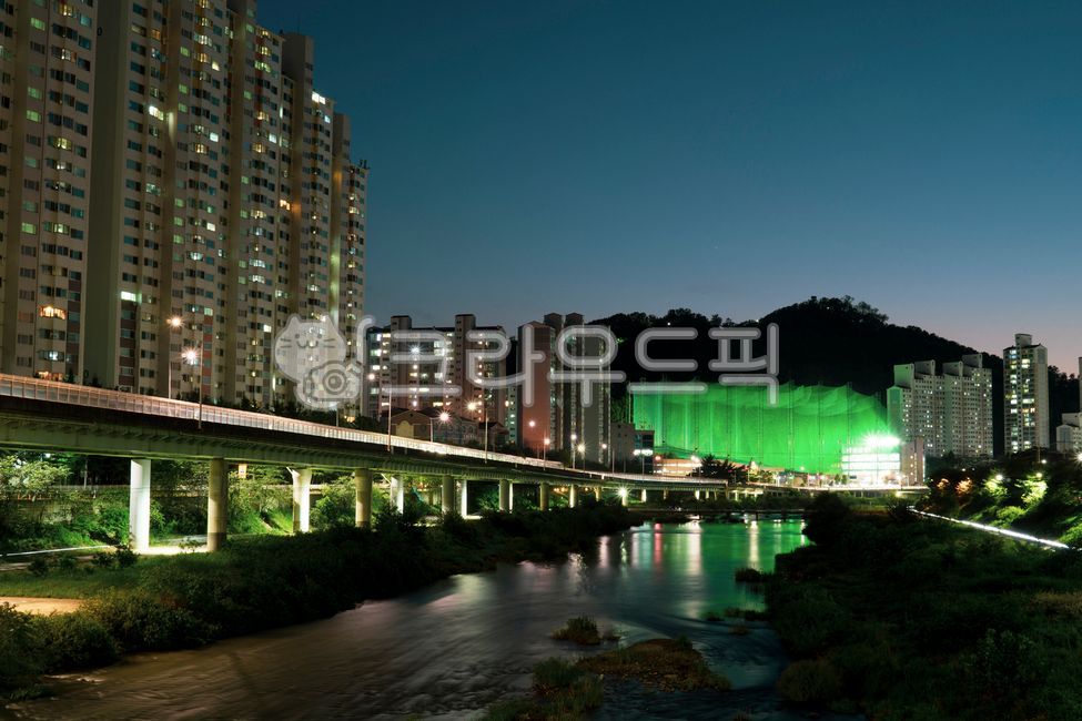night view,flare,Korean cityscape,building,road,nightscape,tower,sky,highrise building,anyang,reflection,town,metropolis,night,blue light,downtown,lighting,water,korea,light,city,nightview,scenery,streetlight,streetlamp,department,office building,Korea,ar