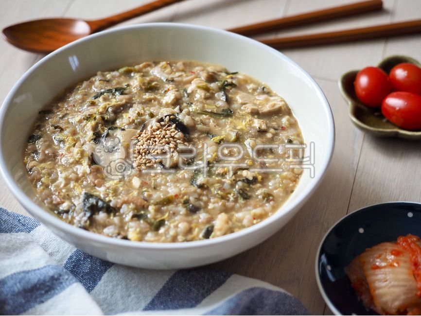 misoporridge,lunch,asianfood,wellbeing,Korean food,Asian food,diet,tradition,Soybean paste porridge,koreanfood,rice,food,porridge,korea,background,breakfast