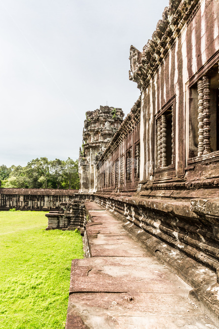 Cambodia,ancient architecture,nature,world cultural heritage,Historic sites,employee,building,sight,land mark,Tourist destination,Emotion,Angkor Wat